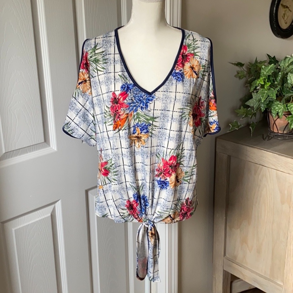 Bonded USA Cold Shoulder V-Neck Tie Front Top